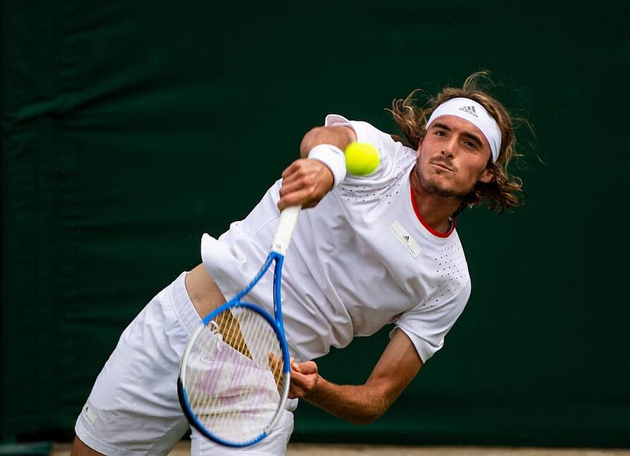 Então você é forçado a seguir o tênis de Wimbledon do conforto do sofá da sua sala