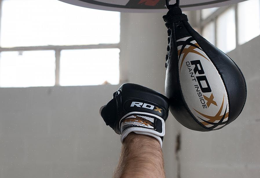 Abaixo estão as instruções sobre como montar um speed bag em uma moldura de parede antes de montá-lo