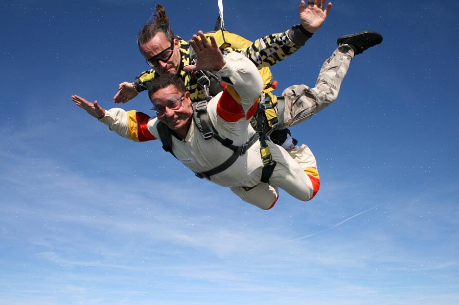 Aqui estão algumas das acrobacias de paraquedismo que você pode tentar