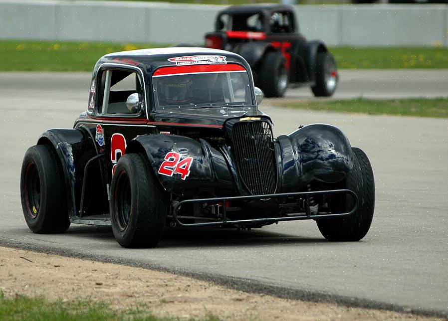 Todos os carros que entram nas corridas de carros legendários têm as mesmas especificações para alcançar