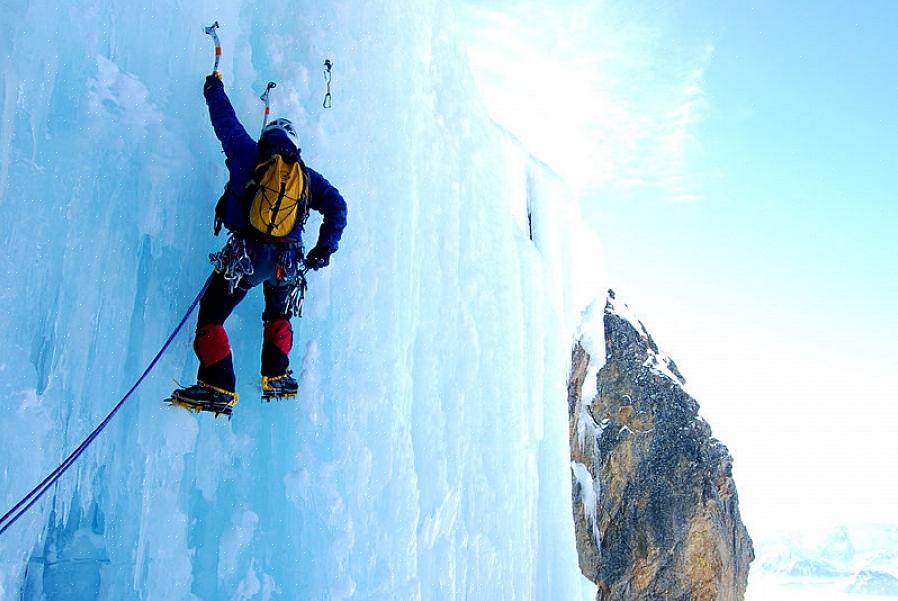 Roupas para escalar no gelo - ao escalar no gelo