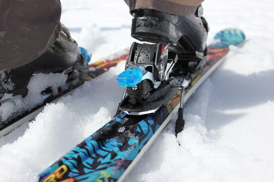 A chave para o ajuste adequado da amarração do esqui é estar ciente de quando os ajustes são necessários