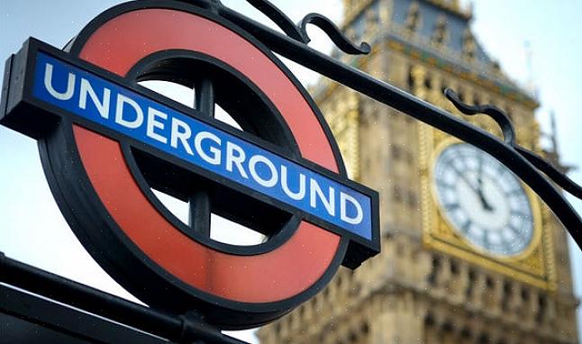 Mais de 400 milhas de linhas de metrô cruzam Londres com trens frequentes