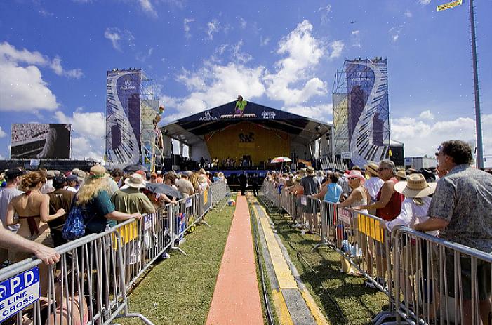 Visitar www.nojazzfest.com lhe dará uma ideia clara do que esperar durante o Jazz Fest