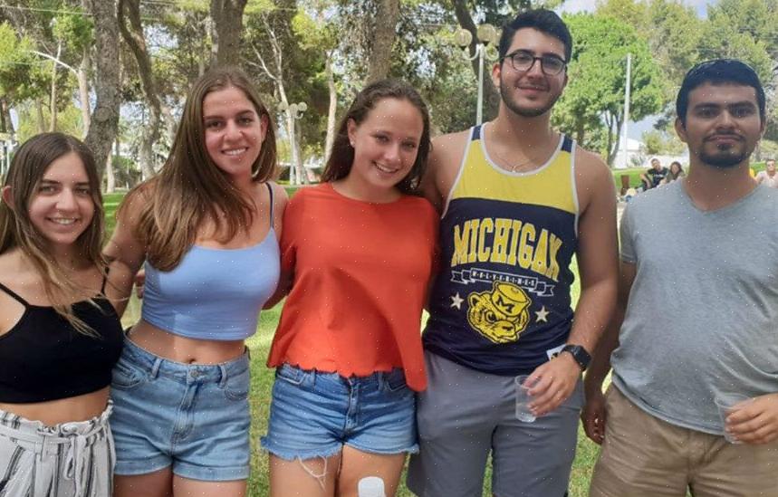 Aqui estão algumas maneiras de ajudar na seleção do programa de Israel certo para alunos do ensino médio