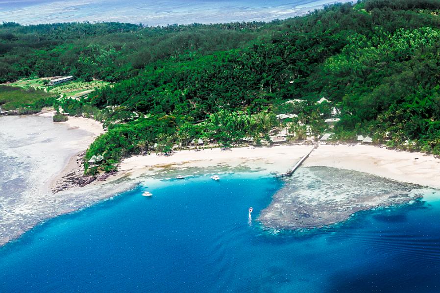 Catamarãs de alta velocidade partem da Marina Denarau de Nadi todas as manhãs com destino a vários resorts