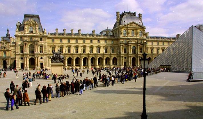 Embora o Museu do Louvre seja famoso por suas pinturas