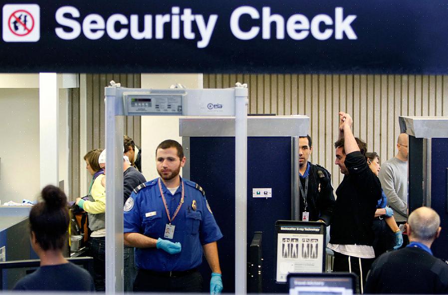 O pessoal da segurança do aeroporto irá pedir-lhe para deixá-lo para trás