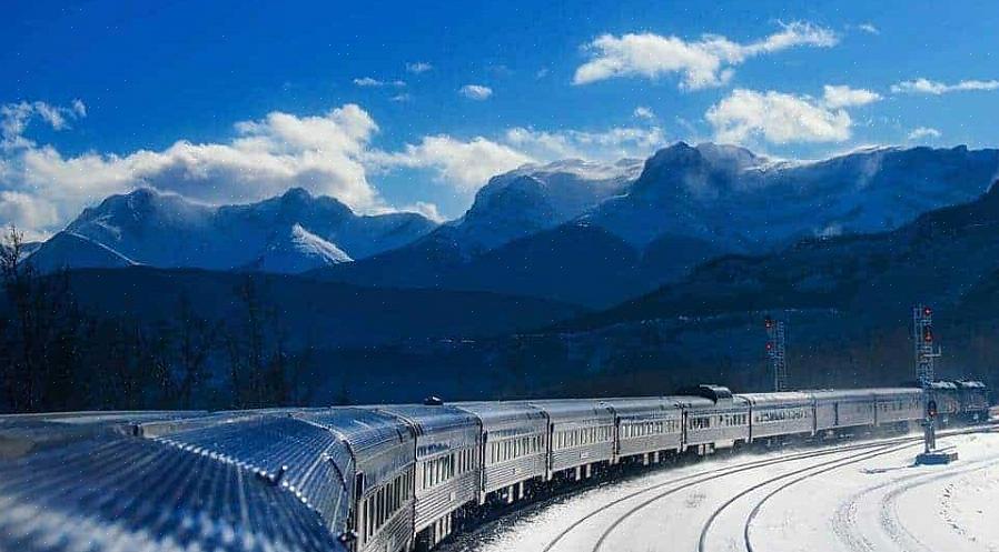 As locomotivas a vapor ainda passam pelos trilhos em algumas áreas para excursões panorâmicas ao outback