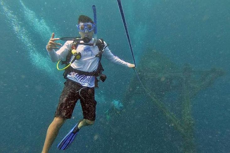 A Ilha do Pescador é também um santuário marinho com uma parede muito íngreme que desce para uma caverna