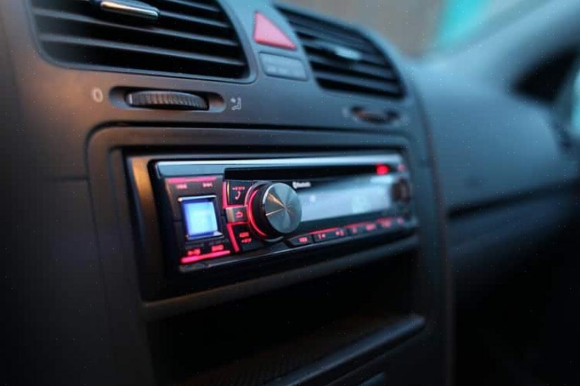 Aqui estão algumas coisas que você deve fazer quando o CD player do seu carro não tocar uma música