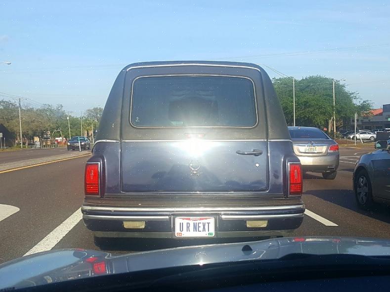 Um forro engraçado que leva alguns minutos antes de ser decifrado falha como uma placa engraçada