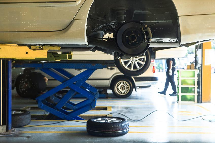 Os dois principais tipos de suspensão usados em carros particulares são os sistemas de suspensão dianteira