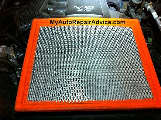 Consulte o manual do seu carro para descobrir que tipo específico de filtro de ar é melhor para o seu carro
