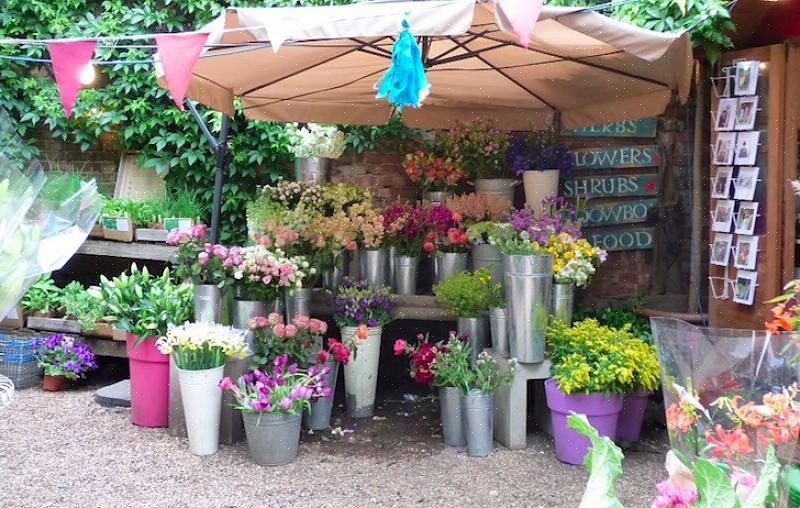 A melhor maneira de montar uma vitrine de floricultura é se colocar no lugar de seus clientes