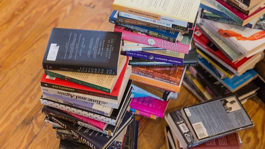 Você pode tentar vendê-los nos mercados de pulgas que estão há muito estabelecidos para livros usados