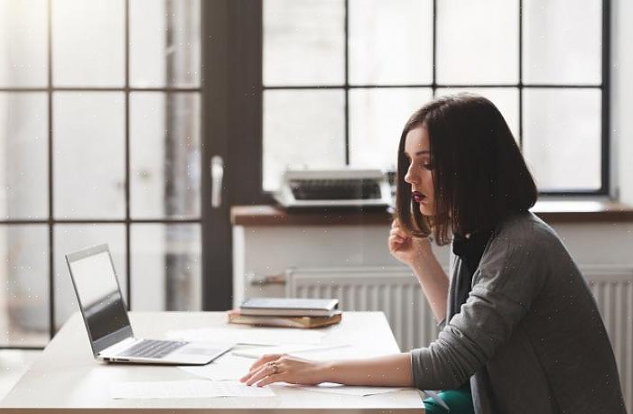 Centenas de recursos na Internet digitando frases-chave como "serviços gratuitos de assistência jurídica"