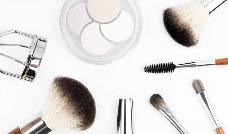 O FDA também determina que os produtos cosméticos devem vir em embalagens invioláveis