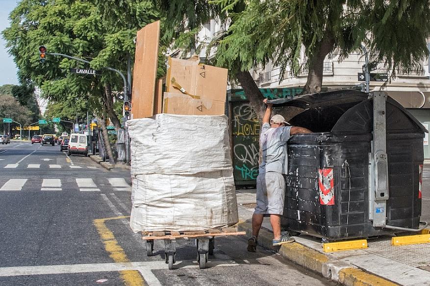 Mergulhar no lixo é uma palavra glamorosa para mergulhar no lixo ou em lixeiras em busca de "tesouros