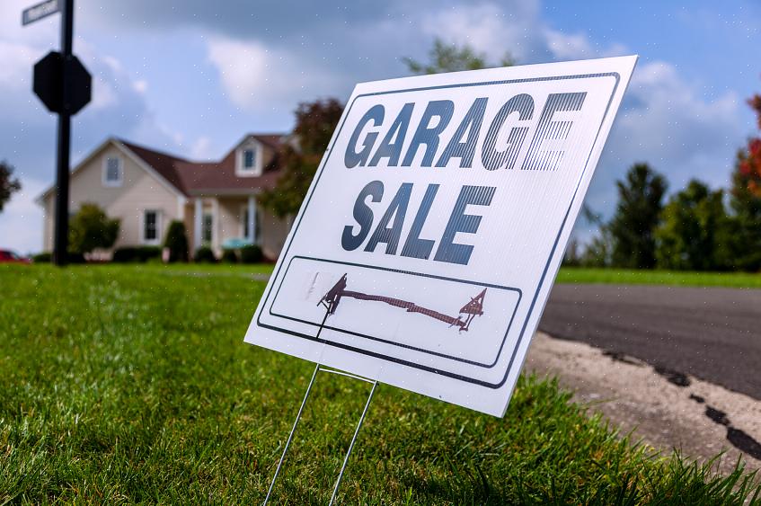 Use letras grandes ao fazer seu sinal de venda de garagem