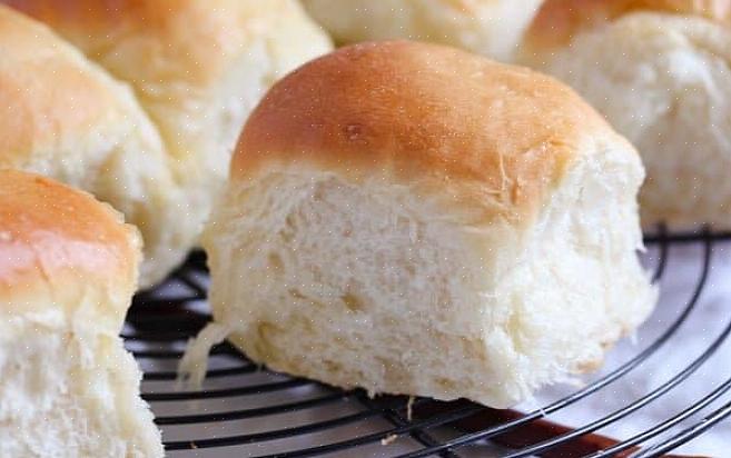 Veja como assar pãezinhos caseiros