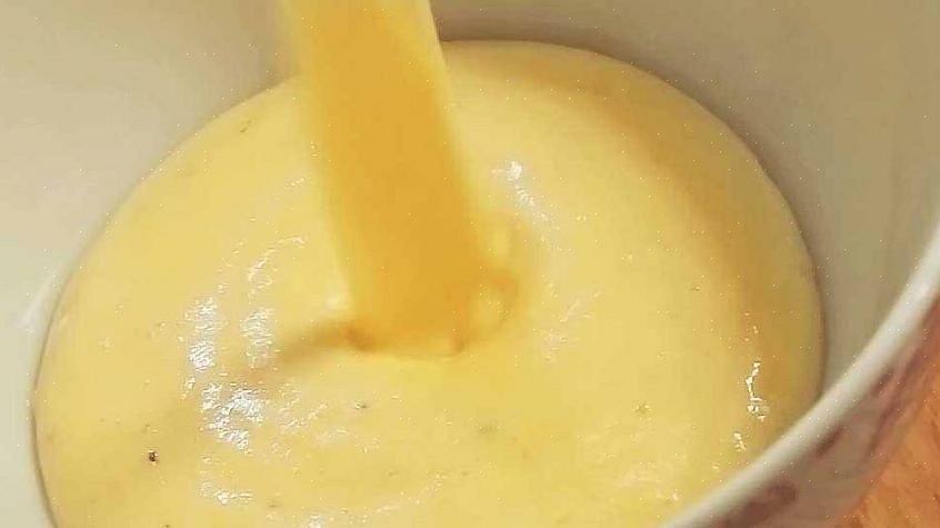Hollandaise é um molho de manteiga que foi engrossado por meio de emulsificação