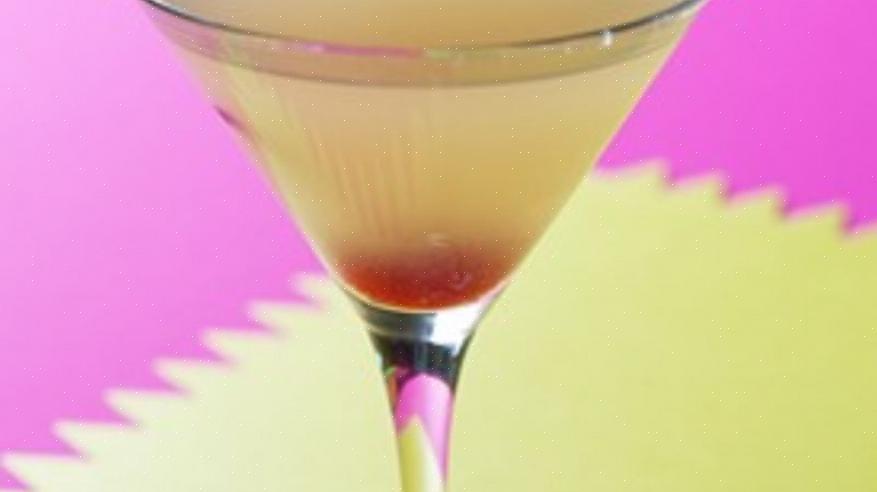 O Pink Flirtini é um cocktail tradicionalmente feito com champanhe