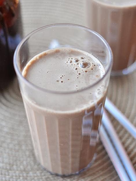 Experimente um copo de leite com chocolate frio