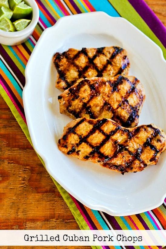 Uma das maneiras de cozinhar a costeleta de porco é o estilo cubano