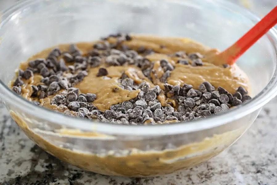 Biscoitos com gotas de chocolate - para evitar que as batatas fritas afundem nos biscoitos com gotas