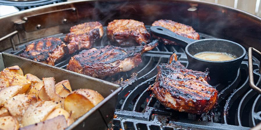 O cheiro da carne defumada em comparação com os efeitos naturais das aparas de madeira comum