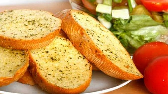 Fazer seu próprio pão de alho caseiro é fácil