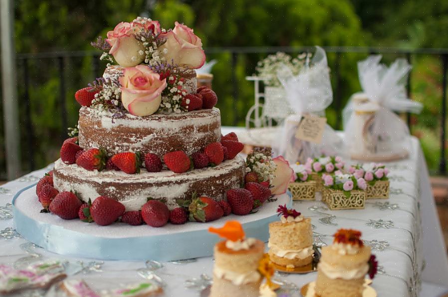 Você poderá encontrar bolos de chocolate decadentes que podem tomar o lugar de um bolo de casamento