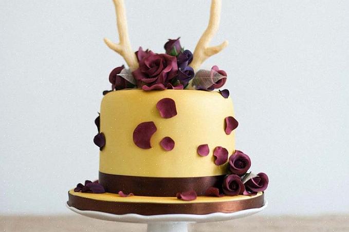 O bolo do noivo foi criado para representar os gostos mais masculinos do noivo