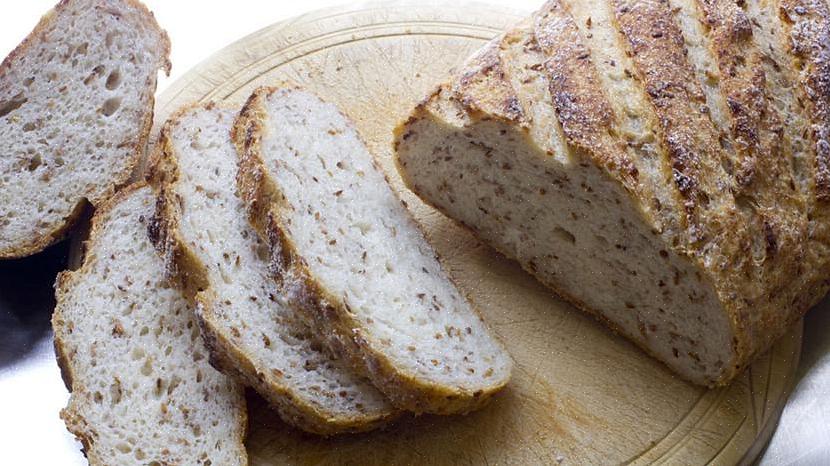 Assar pão sem glúten não é tão diferente quanto o pão de trigo normal