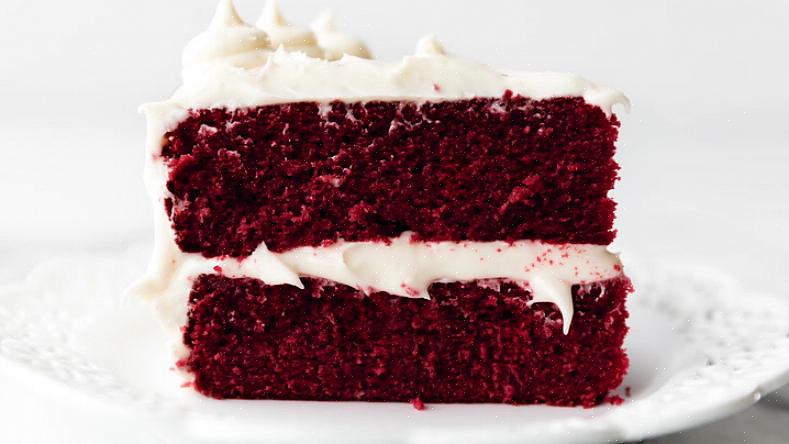 Esta receita de bolo de veludo vermelho também pode ser usada para fazer cupcakes