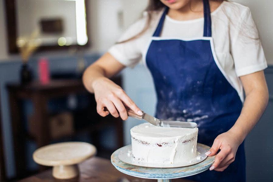 Você está cansado de bolos caseiros chatos que não têm a decoração que você vê em bolos comprados em lojas