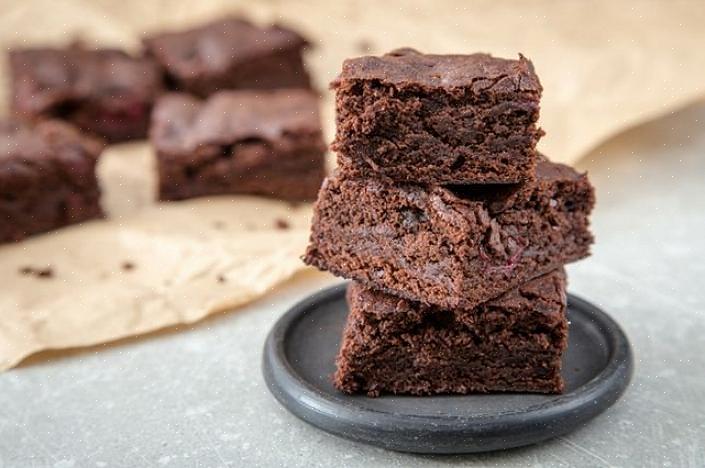 Os brownies de chocolate são uma delícia deliciosa para as crianças depois das aulas