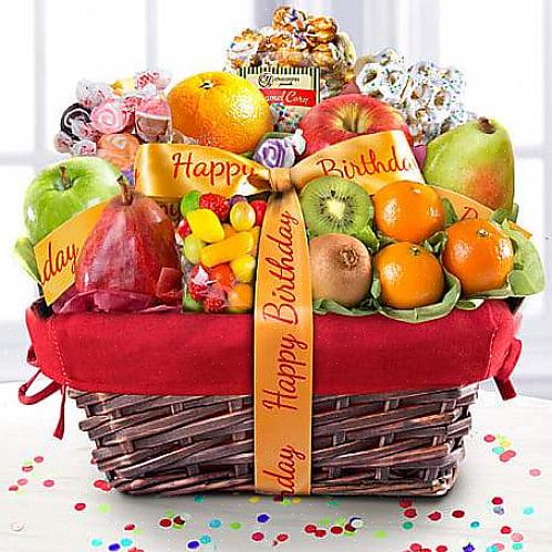Fazer sua própria cesta de frutas comestíveis pode ser uma atividade divertida para toda a família