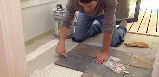 Instalar ladrilhos de cerâmica sobre linóleo é uma habilidade que você pode aprender sozinho