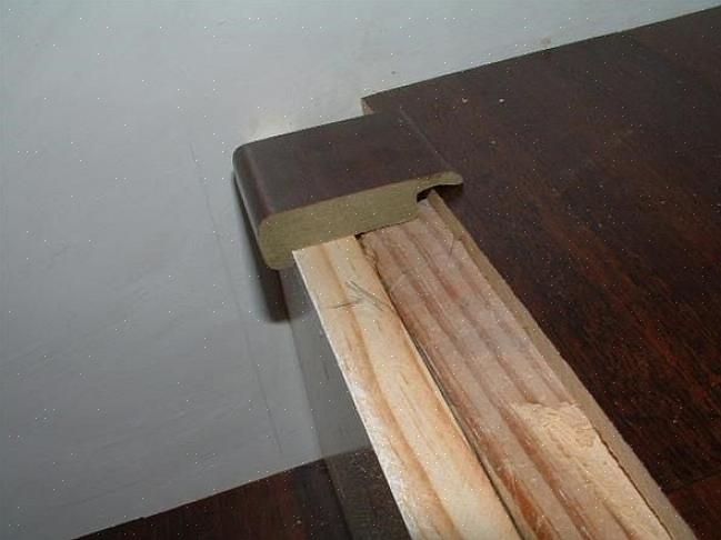 A instalação de um piso laminado de madeira é muito mais fácil do que um piso de madeira real