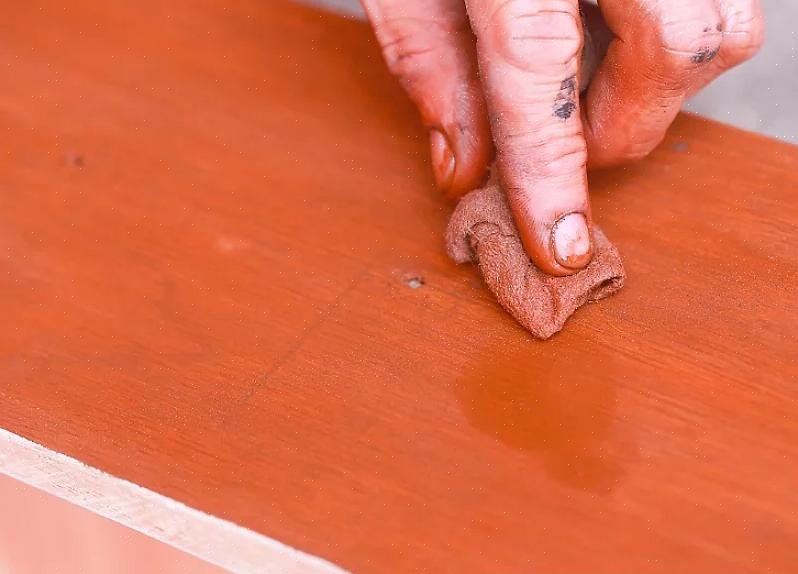 Abaixo estão algumas sugestões sobre como aplicar esmalte em móveis de madeira