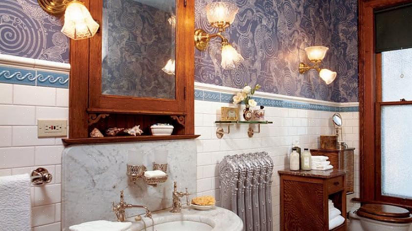 O armário que você planeja usar em seu banheiro de estilo vitoriano não precisa ser feito de madeira escura