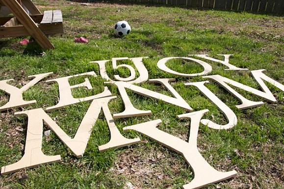 Para fazer decorações de letras de madeira exclusivas