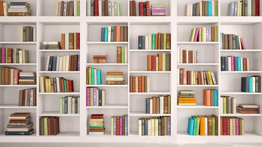 Aqui estão algumas instruções que você pode seguir ao organizar suas estantes de livros para eliminar
