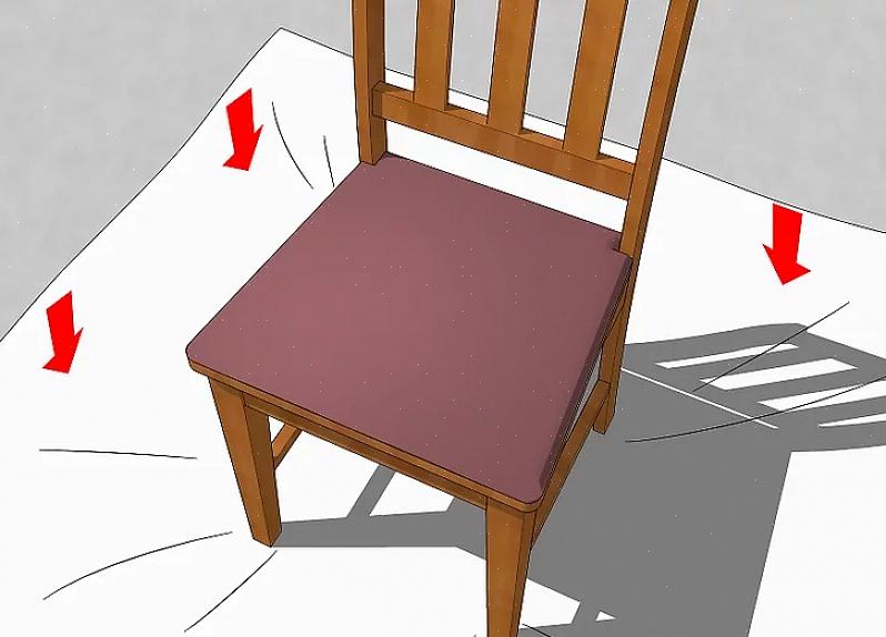 Use uma lixa de grau médio (grão 60 a 100) na superfície da mobília