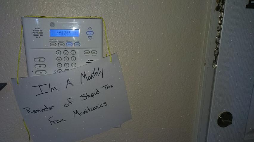 A primeira coisa que você precisa fazer é encomendar um sistema de alarme Monitronics para sua casa
