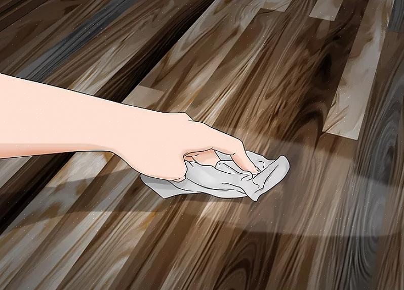 Leia algumas técnicas para remover o forro de carpete preso em pisos de madeira