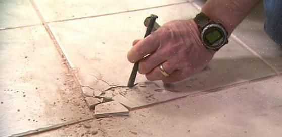 Quaisquer ladrilhos de cerâmica quebrados ou lascados que estiverem presentes precisarão ser substituídos