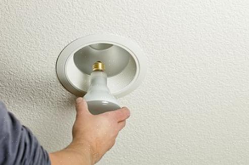 Você pode considerar a colocação de luminárias ou ventiladores de teto nessas áreas